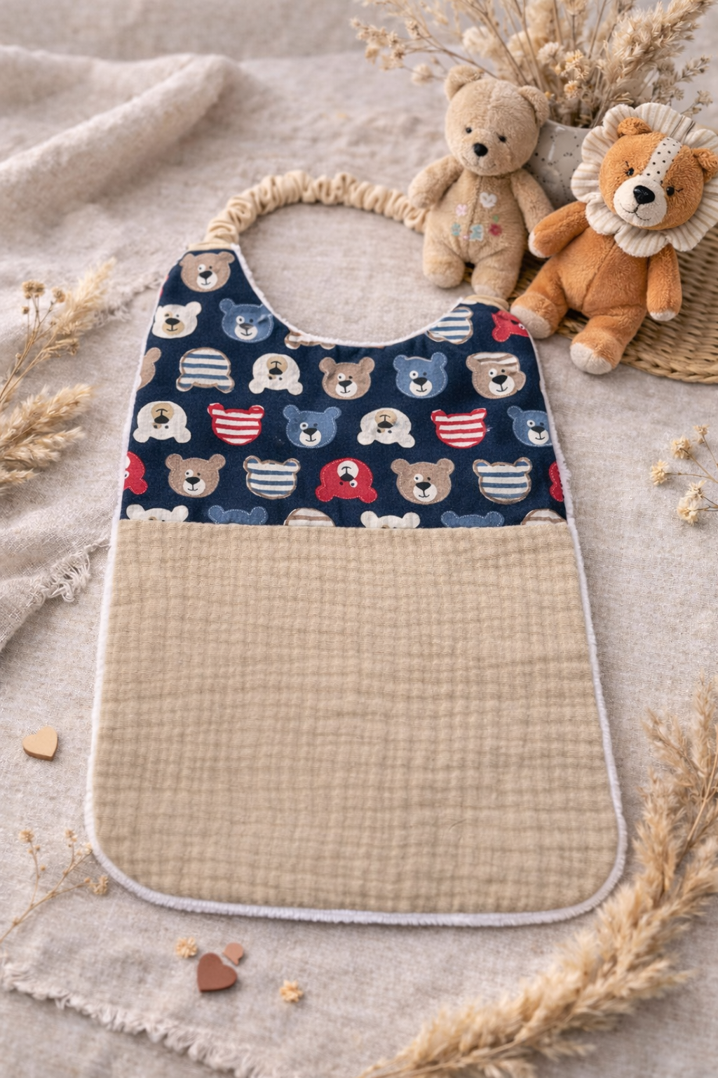 bavoir maternelle personnalise motif ourson et beige